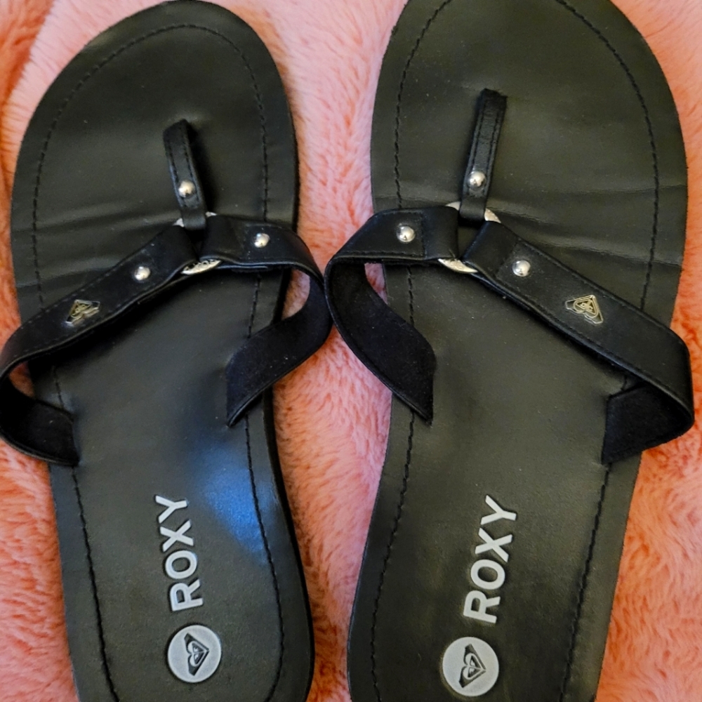 Roxy flip flops size 8